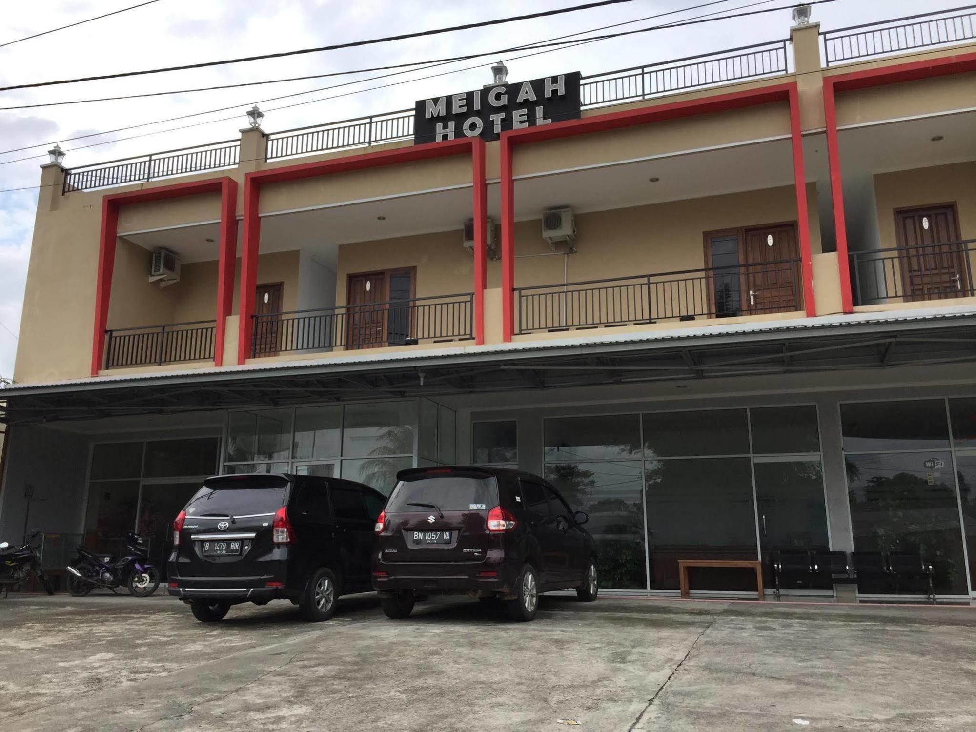 Oyo 357 Hotel Meigah Tanjung Pandan Exterior foto